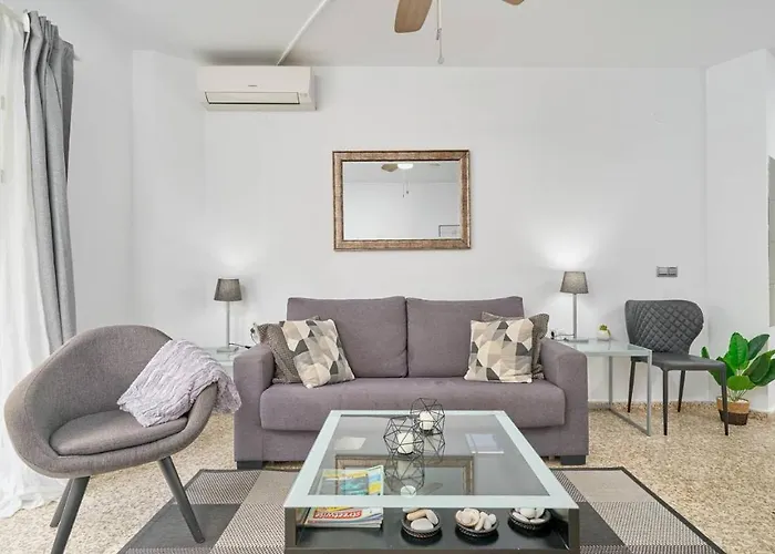 Piso Luminoso A Un Paso Del Mar En Nerja