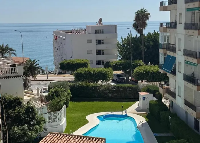Piso Luminoso A Un Paso Del Mar En * Nerja