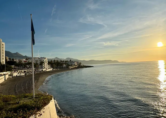 Piso Luminoso A Un Paso Del Mar En Nerja