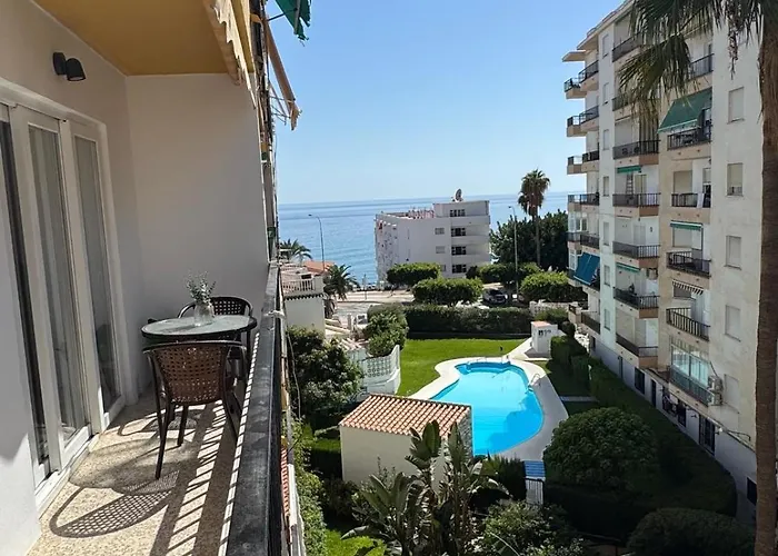 Piso Luminoso A Un Paso Del Mar En * Nerja