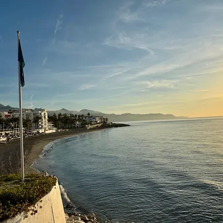 Piso Luminoso A Un Paso Del Mar En Nerja