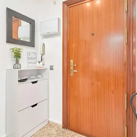 Piso Luminoso A Un Paso Del Mar En نيرخا