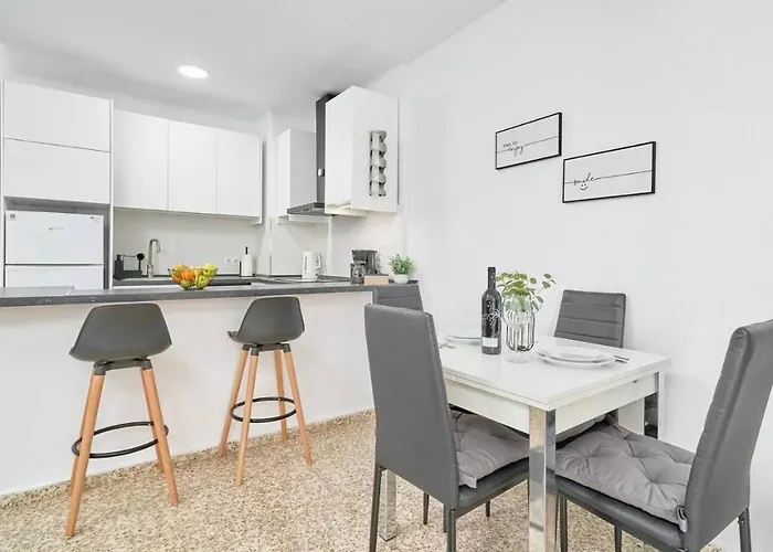 Piso Luminoso A Un Paso Del Mar En *