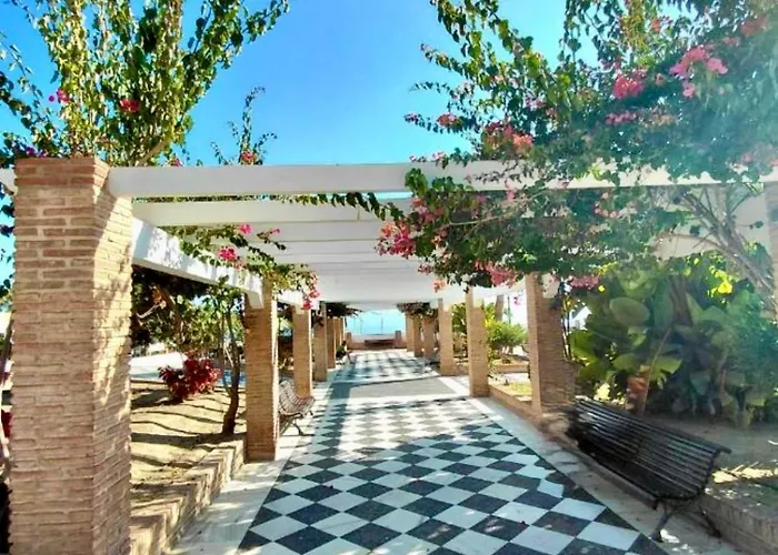 Piso Luminoso A Un Paso Del Mar En נרחה